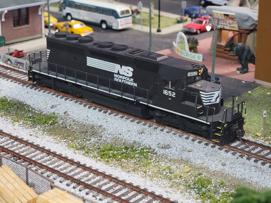 Kato 37-2711 HO Scale EMD SD40-2 Diesel NS 1652 with DCC - USED