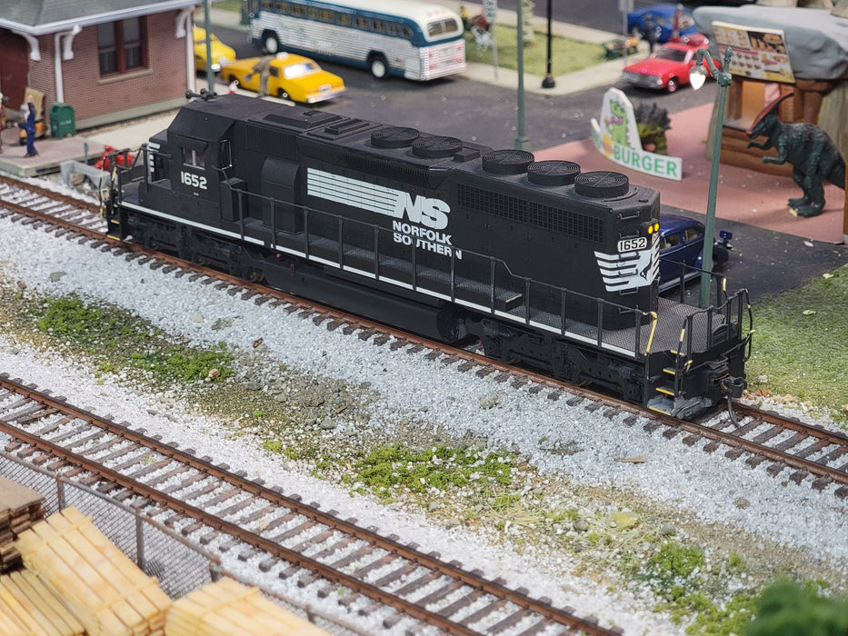 Kato 37-2711 HO Scale EMD SD40-2 Diesel NS 1652 with DCC - USED — White ...