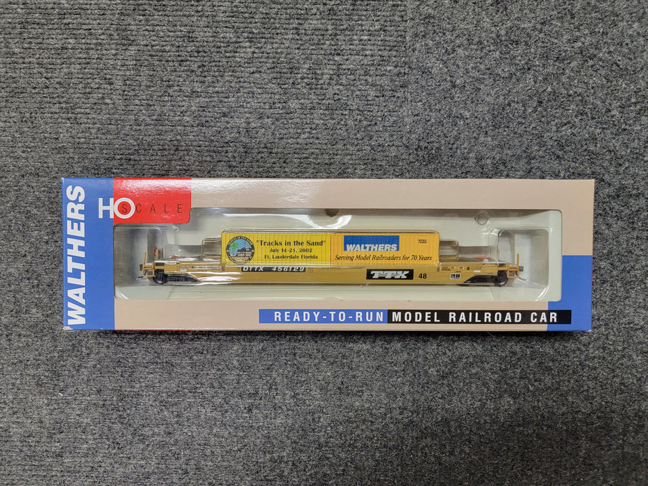 Walthers HO Scale Tracks in the Sand 48" Well Car with Containers DTTX 456129