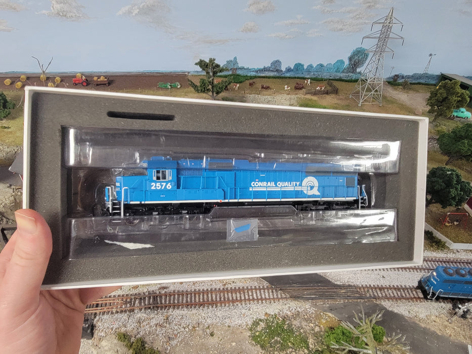 Athearn Genesis HO Scale EMD SD70 Conrail Quality CR (Custom #) 2576 with DCC Sound USED