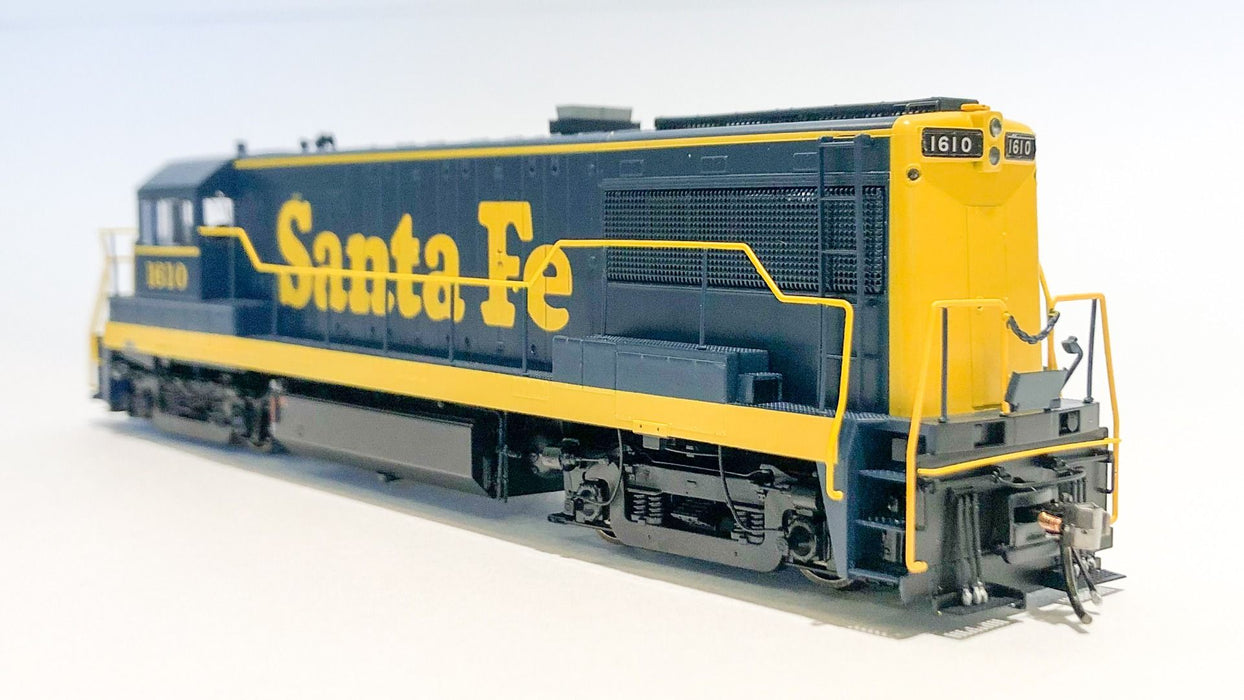 https://www.whiterosehobbies.com/cdn/shop/files/rapido-35508-ho-scale-ge-u25b-santa-fe-atsf-1606-with-dcc-and-sound_1245x700.jpg?v=1696429538