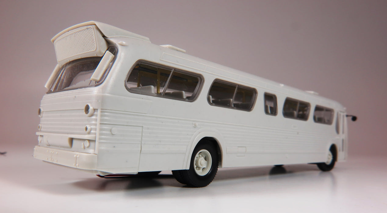 Rapido 753199 HO Scale Deluxe New Look Suburban Bus - White & Silver 5307