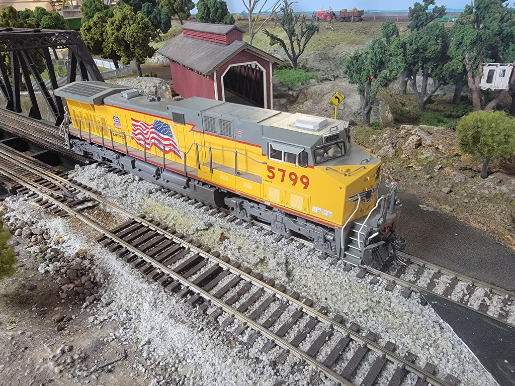 Kato 37-6434 HO Scale GE AC4400CW Union Pacific UP 5799 with DCC USED