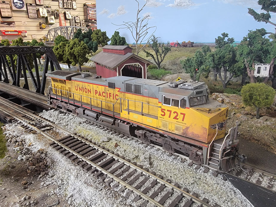 Kato 37-6435 HO Scale GE AC4400CW Union Pacific UP 5727 with DCC (USED/Weathered)