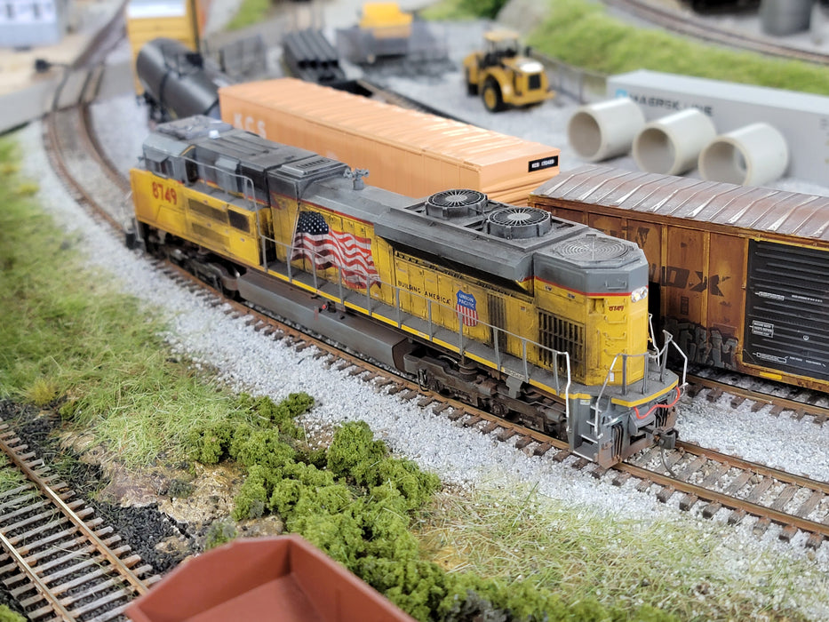 Athearn Genesis G68797 HO Scale EMD SD70ACe Union Pacific UP 8749 Weathered DCC - USED