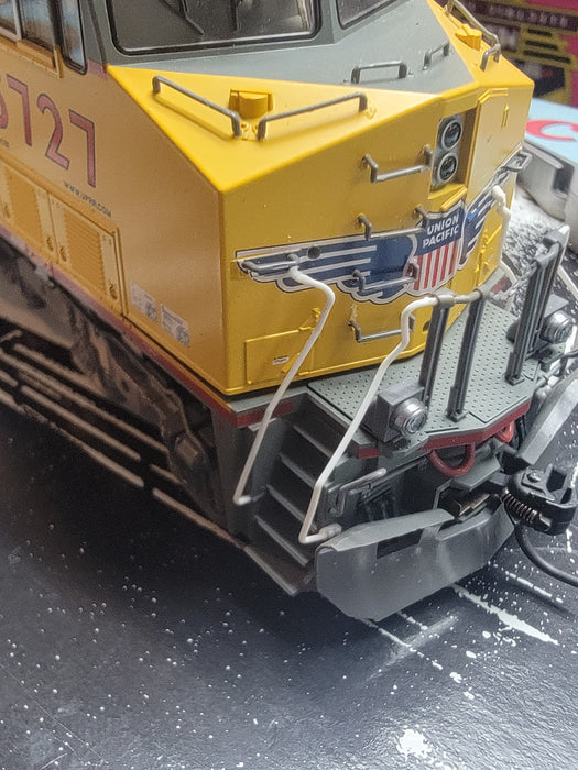 Kato 37-6435 HO Scale GE AC4400CW Union Pacific UP 5727 with DCC Sound - USED