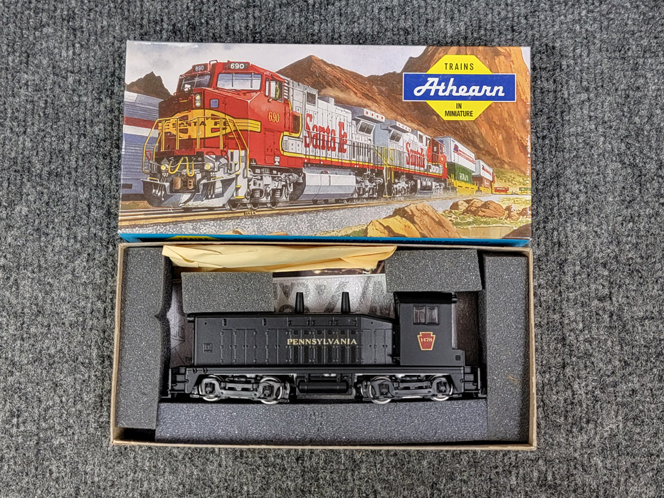 Athearn 4000 (Blue Box) HO Scale  EMD SW7 Calf  Pennsylvania PRR - NOS