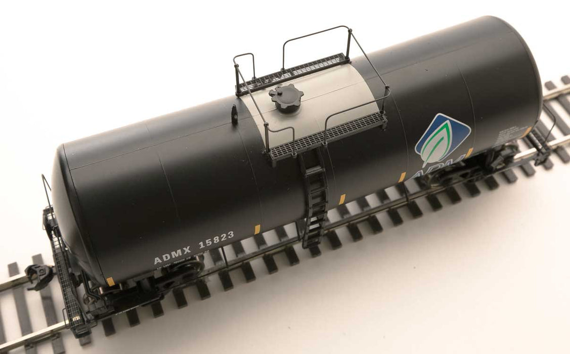 Walthers 920-100144 HO Scale 16,000 Gallon Funnel Flow Tank Car